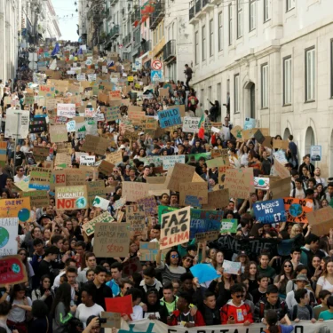 “O NOSSO FUTURO NÃO ESTÁ À VENDA!” Marcha, 22 Nov
